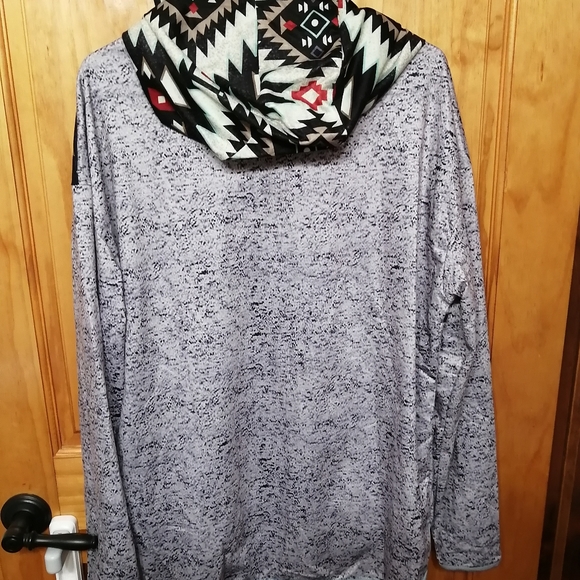 Aztec graphic sweatshirt - Picture 2 of 2